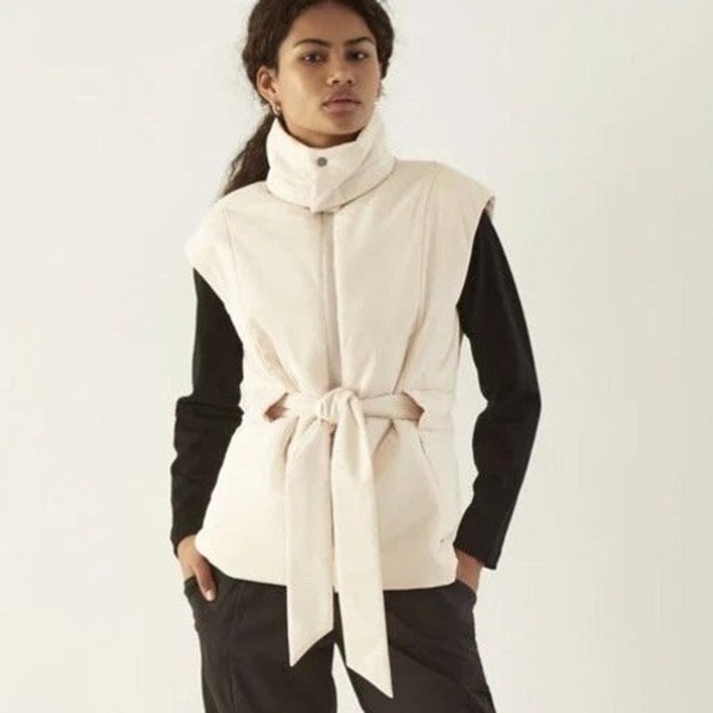 NEW ADAY City Summits Vest Womens Small Sand Puffer Belted Packable Fall Winter